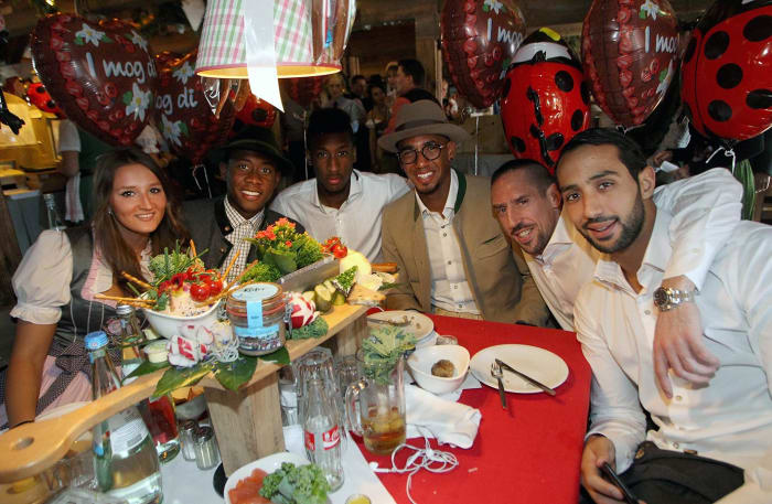 Medhi-Benatia-Franck-Ribery-Jerome-Boateng-Kingsley-Coman-David-Alaba-Oktoberfest-490649590.jpg